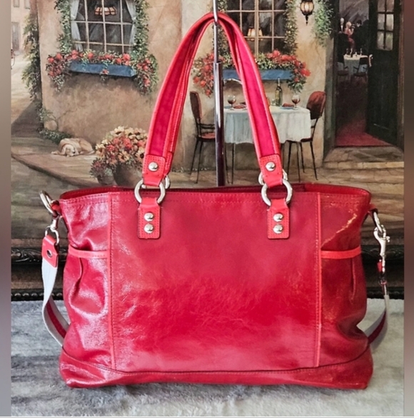 Coach Poppy - Picture 9 of 9